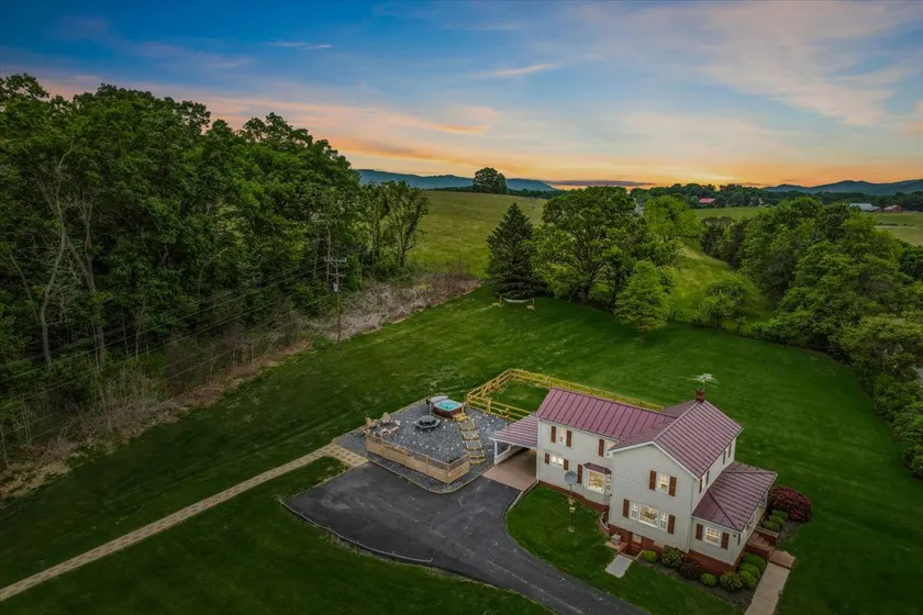 Shenandoah Retreat: Hot Tub, Cinema & 1st Dog Free - Image 1