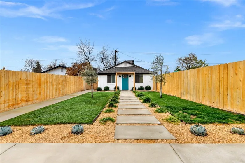 Lovely Bungalow in Clovis - Image 1