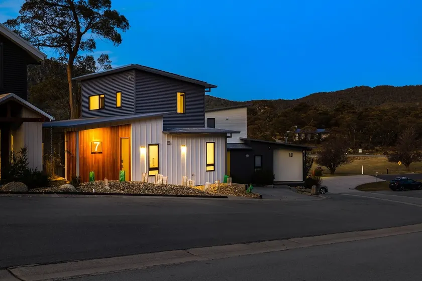 Your dream Alpine Sanctuary - Lakeside Luxury - Image 1