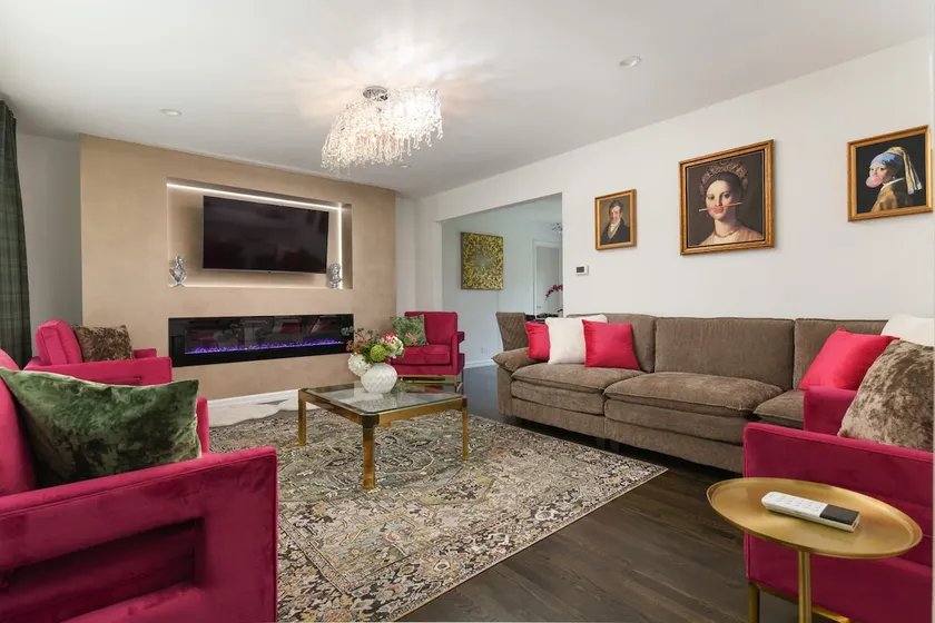 Elegant Escape in Top Location - Image 1