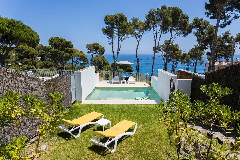 Oceanfront Family Villa with Private Pool - Image 1