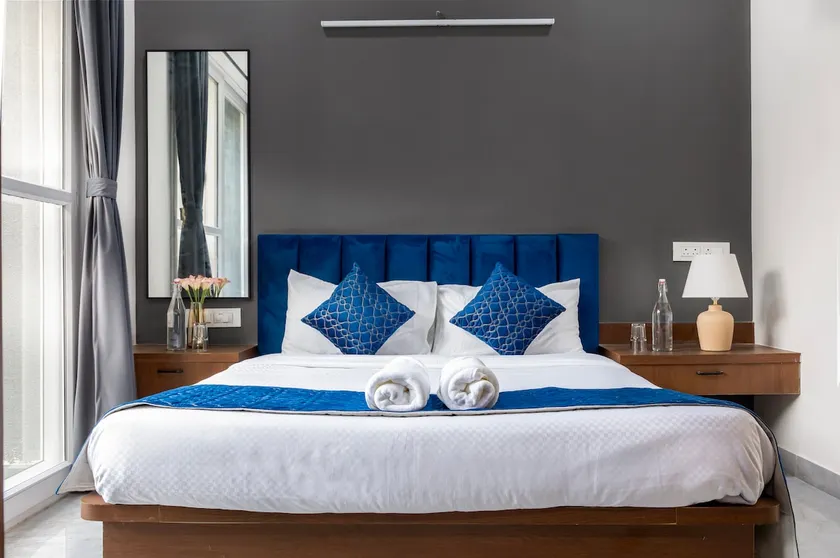 Spacious 1BHK + Balcony | HSR/Koramangala Stay - Image 1