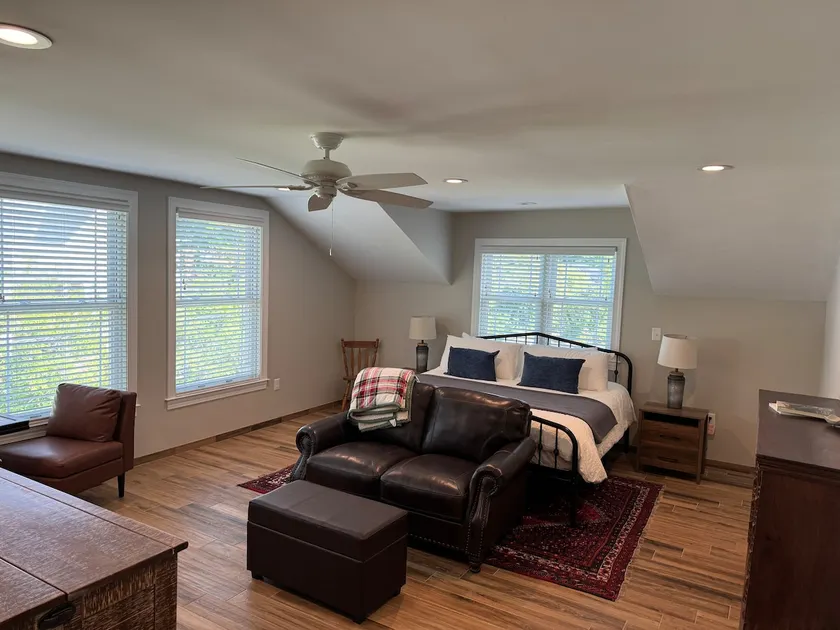 Walnut Way Apartment - Image 1