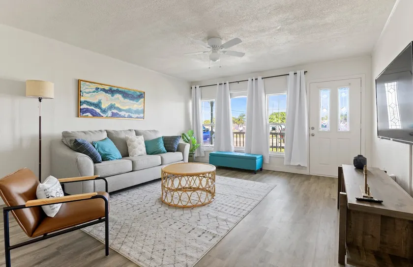 2bd condo Beach Retreat: Sun, Sand & Fun. - Image 1