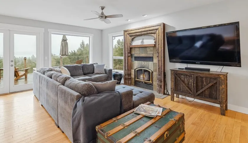 Island forest retreat - Image 1