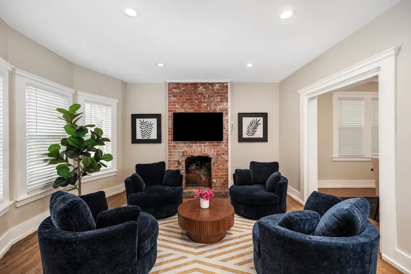 6BR Sleeps 16 Downtown Detroit 2 Living Rooms - Image 1