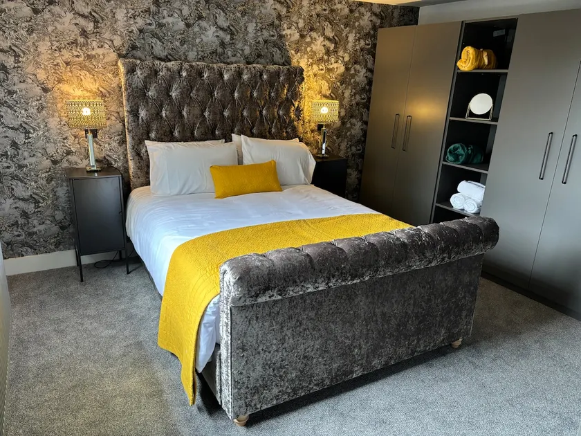 Boutique 2 bedroom apartment - Image 1