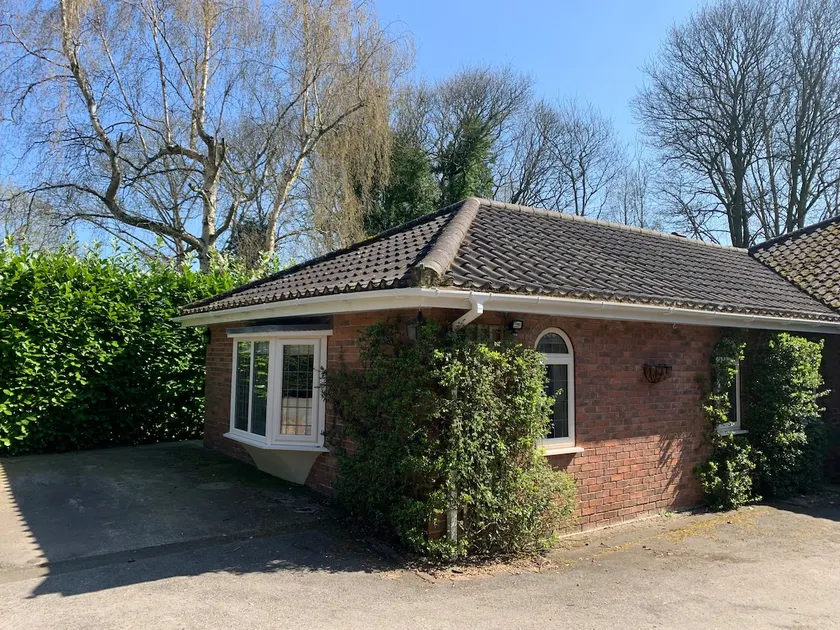 Sycamores Annexe, quiet, 500yds to races, parking - Image 1