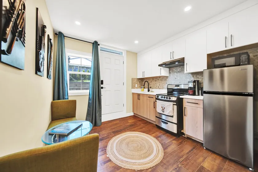 Private and Cozy 1 bedroom Suite | 30 Min to DT - Image 1