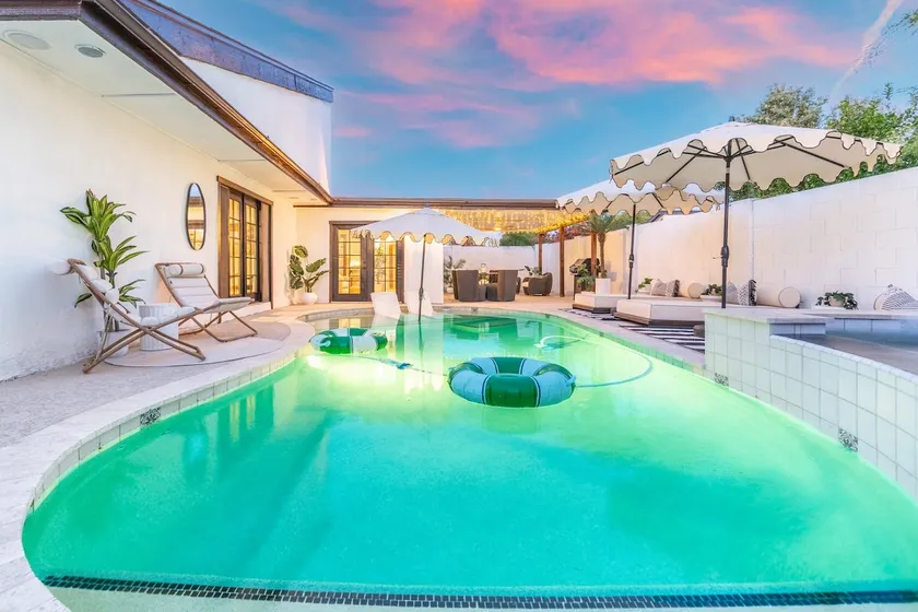 Cottage Villa - Pool Sauna Hot Tub Yoga Room - Image 1