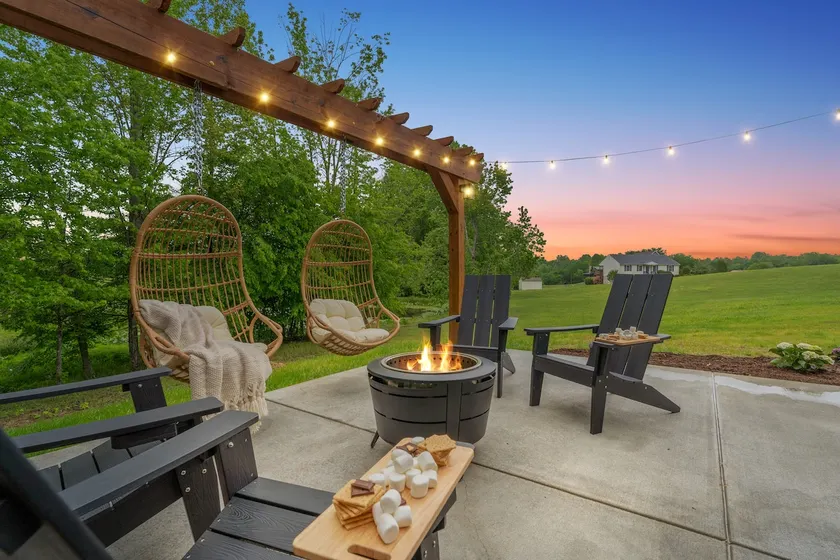 Lake access w/golf cart, kayaks, sauna and more! - Image 1