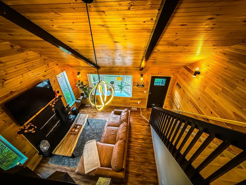 Magic in Poconos *5br Hot tub*Fire pit* Game room - Image 1