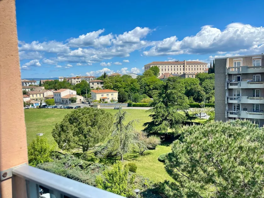 Le Vintage des Oliviers - Vue Aude ascenseur et parking - Image 1