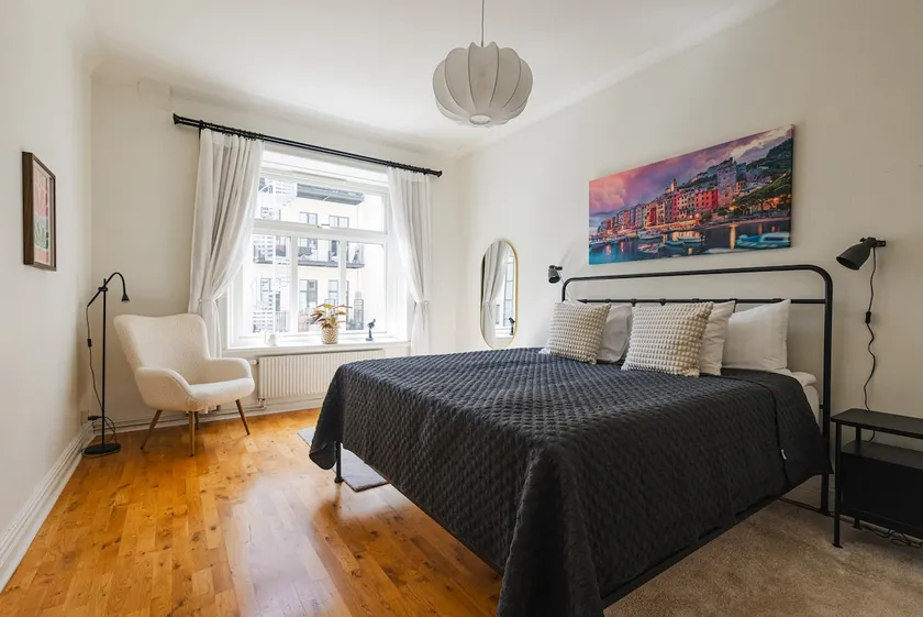 King Bed | Smart TV | Coffee | WiFi | Sofa Bed - Image 1