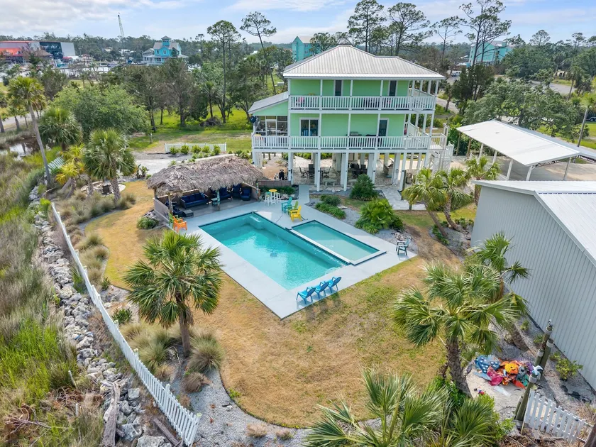 Steinhatchee Oasis- Sleeps 12 with private pool - Image 1