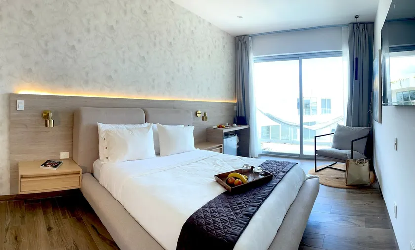 Suite with Private Terrace and Modern Design - Image 1