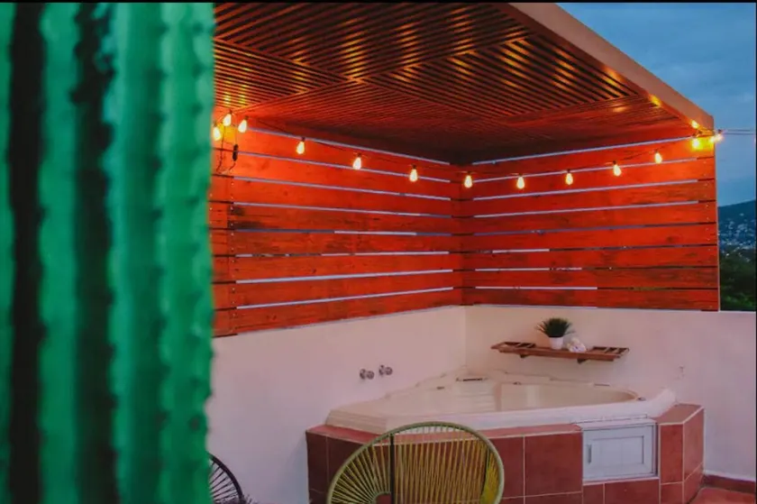 House with Roof Garden + Private Jacuzzi in Teques - Image 1