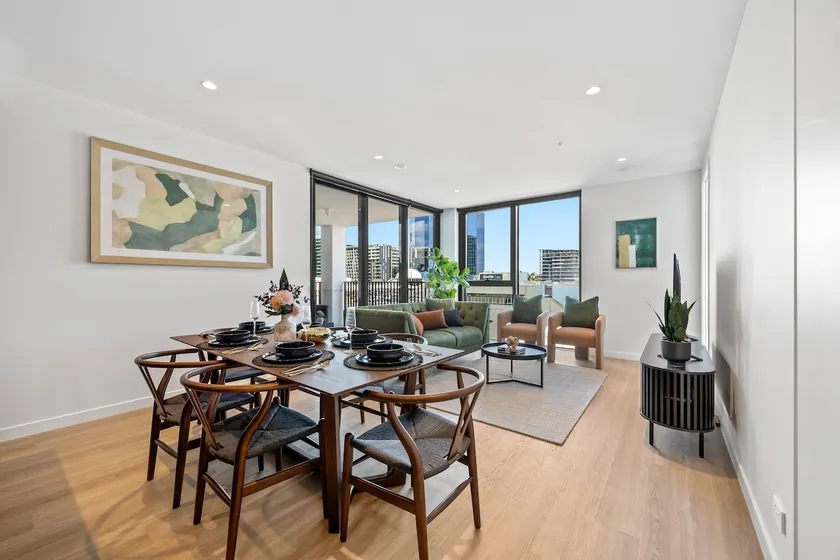 Elegant! Toowong Living w Balcony & Parking + WIFI - Image 1