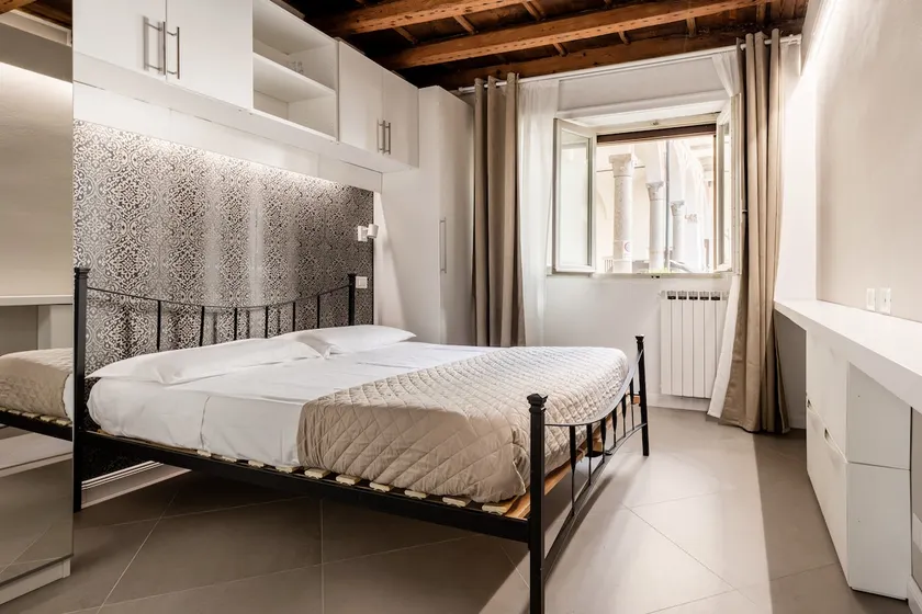 Charming two-room apartment downtown - Image 1