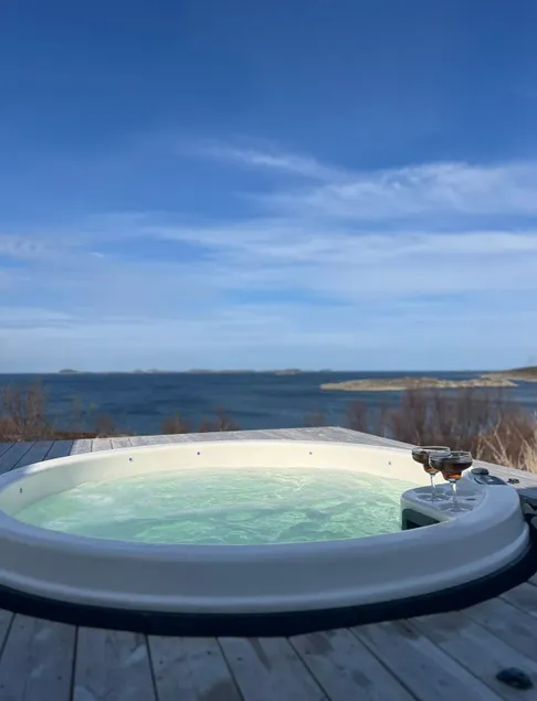 Fosenperle with panoramic sea view, fireplace & bubble bath - Image 1