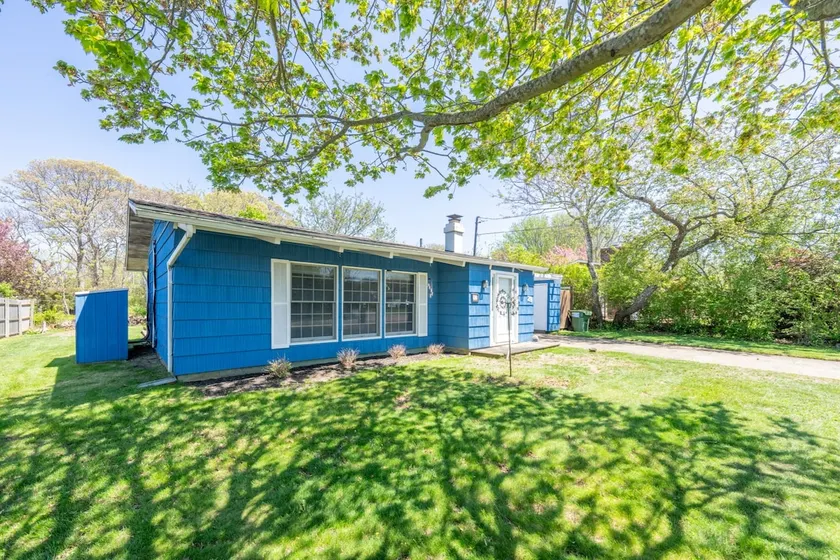 Montauk Summer Retreat— 3BR steps to Beach + Patio - Image 1