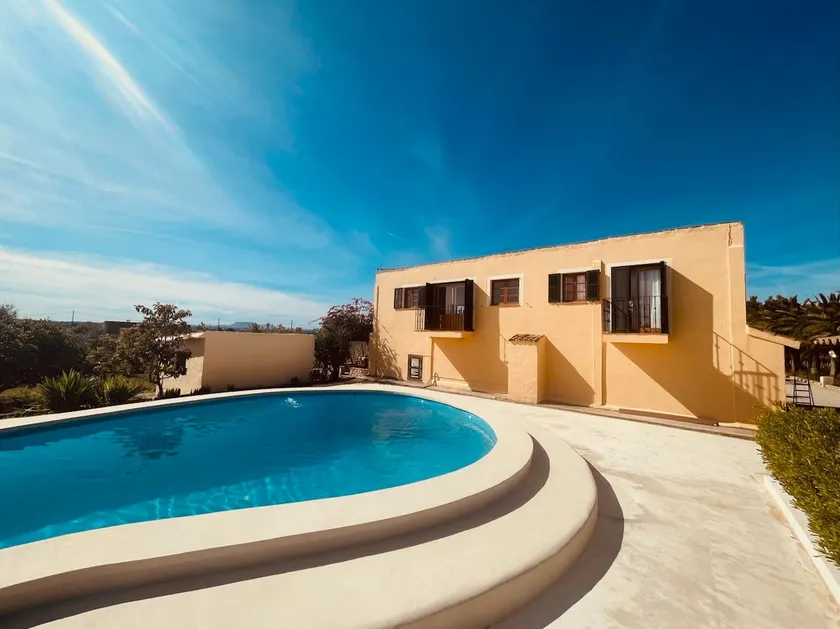 Idyllic finca with pool | vineyards - Image 1