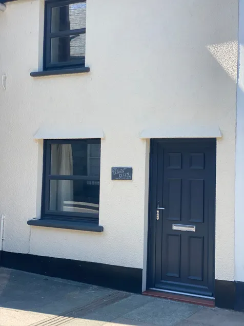 New to airbnb Entire town house in town centre - Image 1