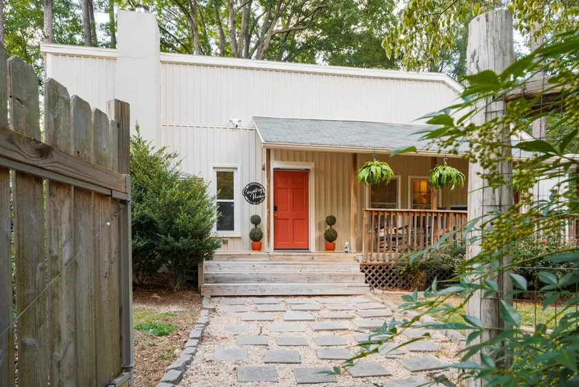 Come home to the country—in the heart of Midtown. - Image 1