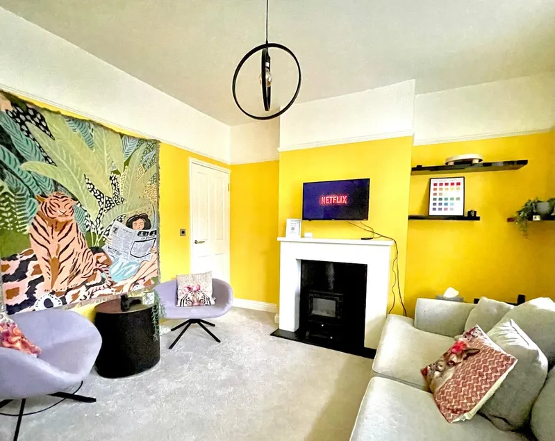 Centrally Located * Free Parking * Guest Favourite - Image 1