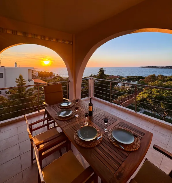 Unick Seaview Luxury Living - Image 1