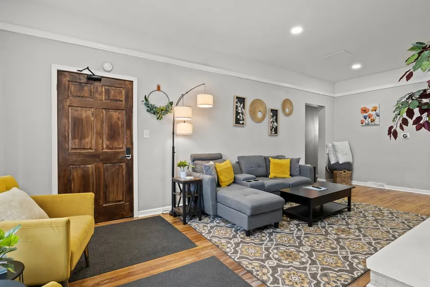 4BR King Bed Retreat Near Downtown & Event Venues - Image 1