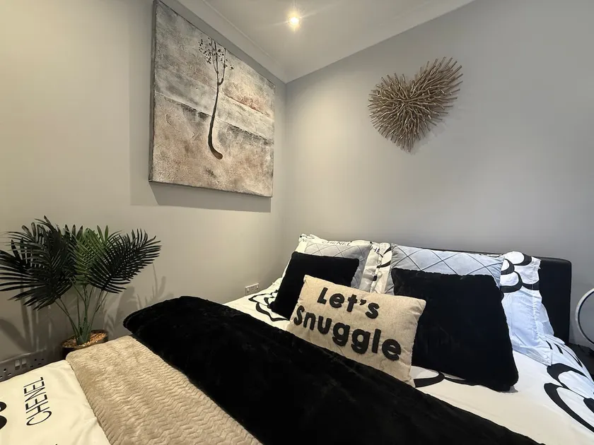 Studio G - Newly renovated private 1 bed studio near Trent Bridge Cricket Ground and National Water Sports Centre - Image 1