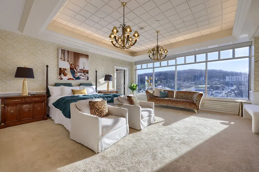 ”The Vice Presidential” - Suite with Amazing View - Image 1