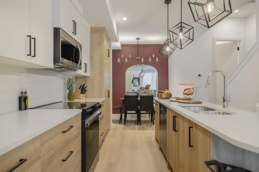 Modern Hillhurst Home, Rooftop Patio & 2 King Beds - Image 1