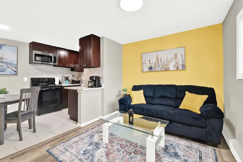 Cozy Hazel Place | Modern Living Near Downtown - Image 1