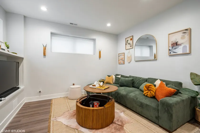 Modern Eco Stay • UChicago • Parking • Backyard - Image 1