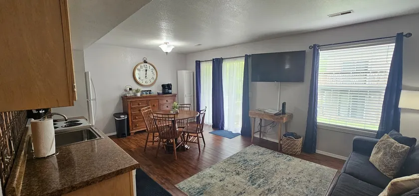 No Cleaning Fees! Guest Favorite! 1 BR King Bed! No Stairs! WAFFLES! Beach Pass! - Image 1