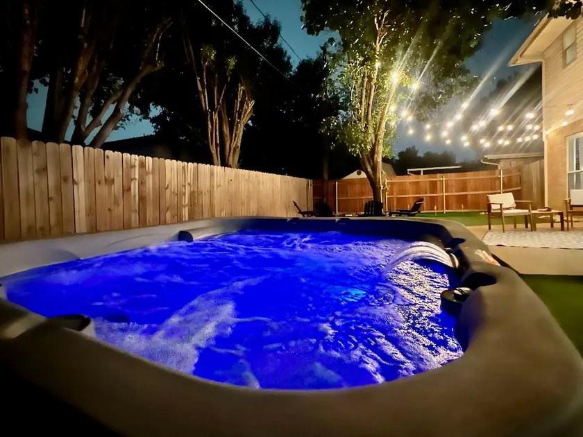 The Luxe Longhorn - Sleeps 12 - Image 1