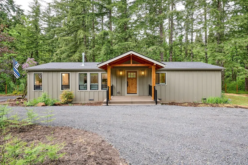 Abiqua Riverside Retreat - Image 1
