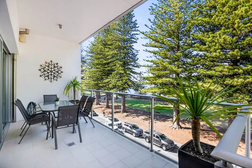 Coastal Breeze—Laid-Back Living on the Esplanade - Image 1