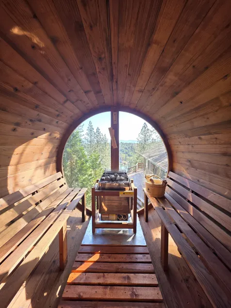 Lakeview Yosemite House - Panoramic Sauna_Jacuzzi - Image 1