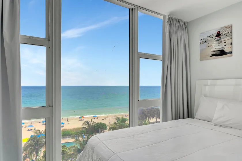One bedroom suite (Ocean Front) - Image 1