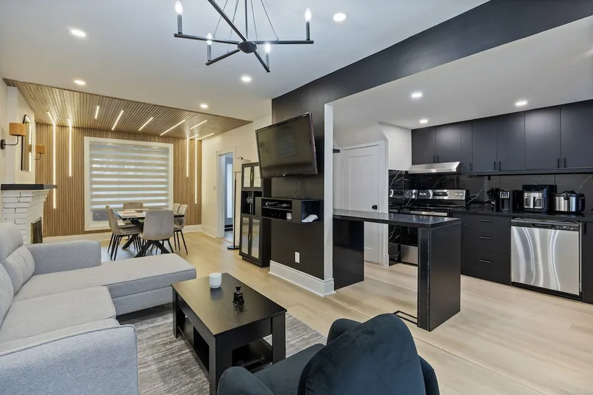 Free parking | Modern 3B 1850 sqft Detached House - Image 1