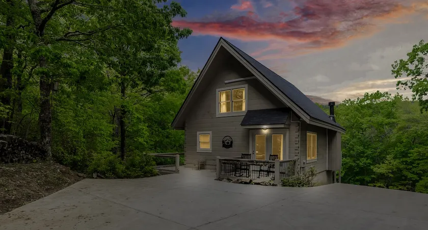 6 Acre Retreat Sauna, Hot Tub, FirePit, GolfCart - Image 1
