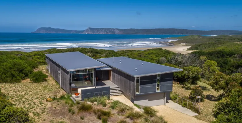 Cloudy Bay Beach House - Luxury Escape in Bruny Island - Image 1