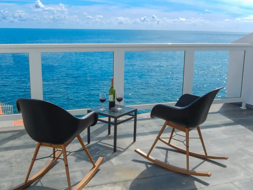 Beachhouse with amazing terrace next to the ocean - Image 1