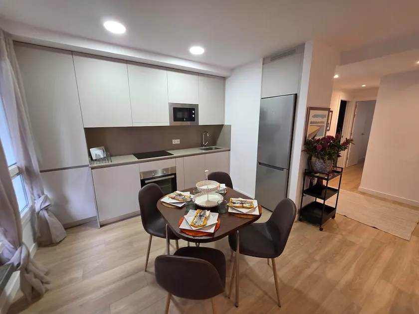 Avilés Luce A - 2 bedrooms and 1 bathroom - Image 1