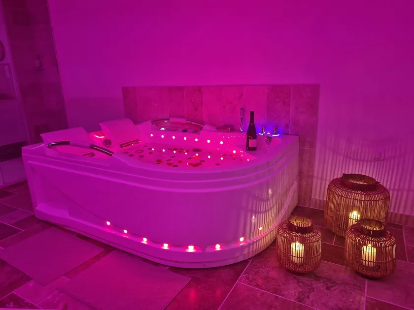 The Audacious-Jacuzzi and Sauna - Image 1