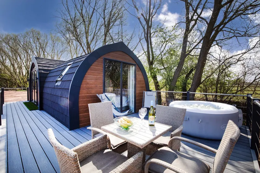 Willow Walk - luxury lakeside lodge with hot tub. - Image 1