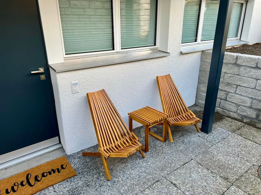 Cozy studio with seating - Image 1